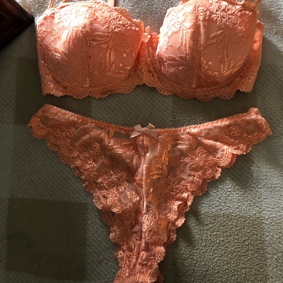 La Vie en Rose Lace Bra and Thong set - Picture 1 of 3